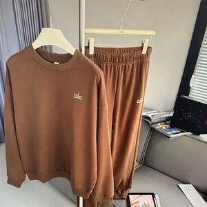 ALO Yoga Brown Sweatshirt